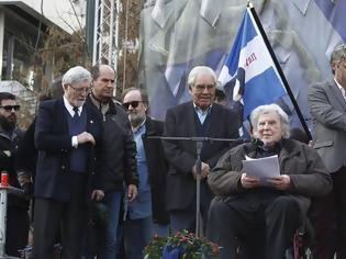 Φωτογραφία για Η ομιλία του Μίκη Θεοδωράκη στο συλλαλητήριο: Μίλησαν οι Έλληνες ενωμένοι - Δημοψήφισμα αν θέλουν να αλλάξουν το όνομα
