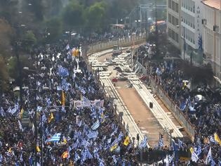 Φωτογραφία για Βίντεο: Πλάνα του συλλαλητηρίου της Αθήνας από το ελικόπτερο της Αστυνομίας