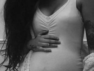Φωτογραφία για Πρώτη φορά μαμά: Αποκάλυψε την εγκυμοσύνη της με μια φωτογραφία!