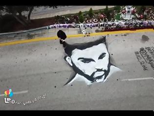 Φωτογραφία για Παντελής Παντελίδης: Έφτιαξαν τεράστιο graffiti στο σημείο του δυστυχήματος