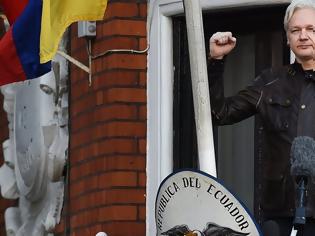 Φωτογραφία για Η Βρετανία δεν ακυρώνει το ένταλμα σύλληψης του Τζουλιάν Ασάνζ