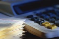 Ηλεκτρονικά τιμολόγια: Τι κερδίζουν επιχειρήσεις και κράτος