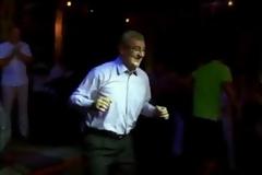 ΚΑΖΛΑΟΥΣΚΑΣ ΣΕ ΡΥΘΜΟΥΣ... «Rock around the clock»! *ΒΙΝΤΕΟ*