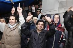 Θα διαλύσουν την Ελλάδα τα δεκανίκια του Πασοκ: Οικονομική στήριξη των… λαθρομεταναστών υπόσχεται ο ΣΥΡΙΖΑ