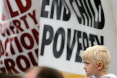 Unicef: Εκατομμύρια παιδιά ζουν στη φτώχεια