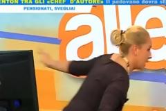 VIDEO: Η αντίδραση της παρουσιάστριας την ώρα του φονικού σεισμού στην Ιταλία