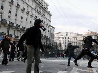 Φωτογραφία για Επεισόδια στην πορεία στο κέντρο της Αθήνας