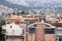 Φρένο στις επεκτάσεις ακινήτων με ημιυπαίθριους