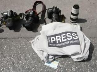 Φωτογραφία για Ποιό εγέρθητι; Το ΠΑΣΟΚ πέταξε με τις κλωτσιές φωτορεπόρτερ από συνέντευξη του Βενιζέλου!!!