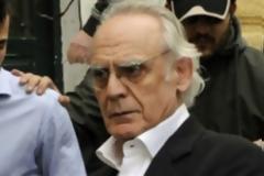 Τσάκωσαν τον Άκη με κινητό στη φυλακή
