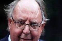 Ο Πάγκαλος θέλει να ηγηθεί του κόμματος της …γραβάτας!
