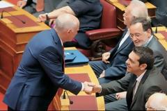 Από Xρυσή Aυγή, τώρα θα ψηφίσουν ΣΥΡΙΖΑ!
