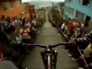 Φωτογραφία για Παρακολουθήστε extreme οδήγηση ποδηλάτου με τη κάμερα στο κεφάλι! [Video]