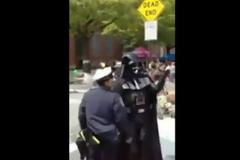 Όταν ο... Darth Vader πήρε κλήση! [Video]