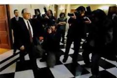 Που το πάει ο Παπαδήμος...??? Μάλλον φλερτάρει με την αρχηγία... νέου κόμματος...???