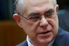 Γιατί ξαφνικά ο Παπαδήμος είναι πανταχού παρών
