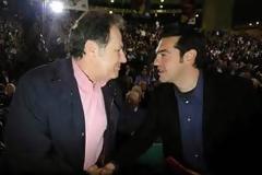 Οι μετακινήσεις στελεχών του ΠΑΣΟΚ στο ΣΥΡΙΖΑ και η επιστολή Λαλιώτη αποκαλύπτουν διεργασίες στο προσκήνιο και το παρασκήνιο