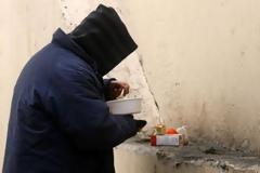 ΣΚΑΝΔΑΛΟ: Κάνουν έξωση στα συσσίτια απόρων!