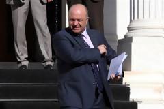 Τρεις κινήσεις για να σωθεί η παρτίδα των εσόδων τον Ιούνιο