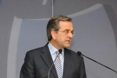 Ποιος είπε ότι λεφτά δεν υπάρχουν; Ο Σαμαράς τα βρήκε...