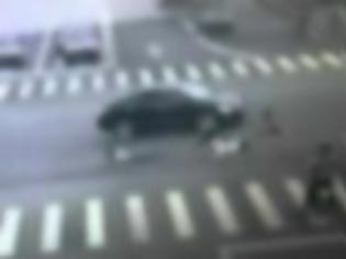 Φωτογραφία για VIDEO ΣΟΚ: Σύγκρουση αυτοκινήτου με μηχανή!