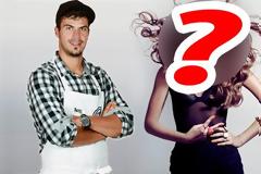 Ο έρωτας του Άκη Πετρετζίκη με νεαρή τραγουδίστρια!