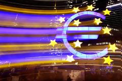 Οδηγούν Ελλάδα και Ευρώπη στη φτώχεια