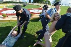 Οι γυμνόστηθες ακτιβίστριες Femen ξαναχτυπούν
