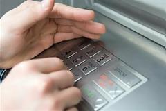 Μικρή αύξηση των καταθέσεων τον Απρίλιο