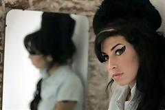 Στο «σφυρί» το σπίτι της Amy Winehouse