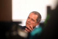 Θ.ΤΖΗΜΕΡΟΣ: Δεν είμαι Μπερλουσκόνι, ούτε στο μέγεθος, ούτε στα ήθη
