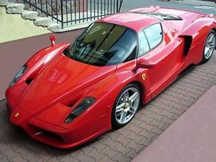 Φωτογραφία για Πωλούνται Ferrari και Cayenne σε τιμές σοκ!