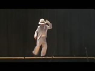 Φωτογραφία για VIDEO: Ο 7χρονος μίμος του Michael Jackson!