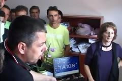 Η Χρυσή Αυγή στο πλευρό των Ελλήνων αγροτών..Χαμός έγινε στην εφορία του Κιάτου που δεν έκανε την επιστροφή του ΦΠΑ των αγροτών... [Βίντεο]