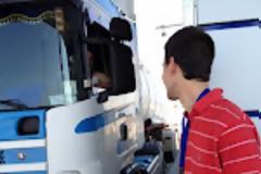 Μοιράζουν φυλλάδια στα διόδια