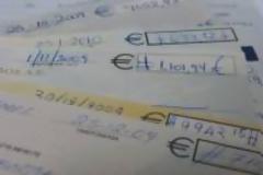 Ακάλυπτες επιταγές βυθίζουν την τοπική οικονομία στο χάος