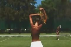 ΤΕΝΙΣ... TOPLESS *ΒΙΝΤΕΟ*