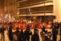 Μέλη της Χρυσής Αυγής ξυλοκοπούν μετανάστες