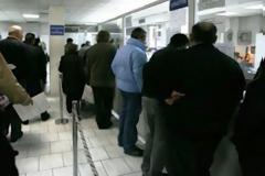 Ουρές ταλαιπωρίας στις Εφορίες λόγω κλειδάριθμου και τέλους επιτηδεύματος