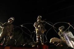 Στη διάρκεια απομάκρυνσης οδοφράγματος  Ένταση και τραυματισμοί σε συμπλοκές Σέρβων και στρατιωτών της KFOR στο Κόσοβο