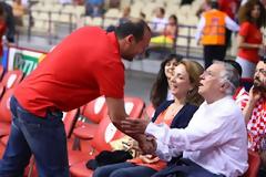 ΠΑΛΙ ΣΤΟ ΣΕΦ ΔΙΠΛΑ ΣΤΟΝ ΜΠΑΣΚΕΤΙΚΟ ΘΡΥΛΟ Ο Σ. ΘΕΟΔΩΡΙΔΗΣ!