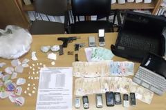 Λάρισα: Συλλήψεις για κατοχή ναρκωτικών ουσιών και όπλων