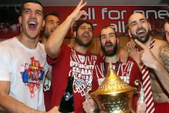 ΧΑΜΟΣ ΣΤΑ ΑΠΟΔΥΤΗΡΙΑ ΤΩΝ ΠΡΩΤΑΘΛΗΤΩΝ ΜΕΤΑ ΤΗΝ ΑΠΟΝΟΜΗ! *ΒΙΝΤΕΟ*