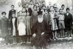 Παπάς και δάσκαλος μαζί