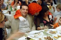 Σε γαμήλιο τραπέζι ο Τσίπρας