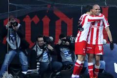 ΣΤΑ... ΡΗΧΑ ΜΕ ΤΙΣ ΕΘΝΙΚΕΣ ΤΟΥΣ ΟΜΑΔΕΣ ΟΙ ΔΙΕΘΝΕΙΣ ΤΟΥ ΘΡΥΛΟΥ