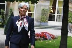 Η Λαγκάρντ παραδίδει μαθήματα οικονομίας με διαμαντένιο ρολόι 45.000 ευρώ!