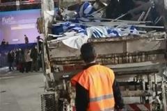 Ελληνικές Σημαίες στα... Σκουπίδια ! Φτού σας... Ντροπή