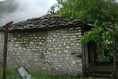 Σε μικρό χωριό θα μετατρέψουν παλιά μισογκρεμισμένα σπίτια σε ξενώνες!