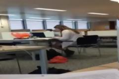 Κοπέλα δεν ξέρει πώς να κλείσει ερωτικό βίντεο ! [VID]